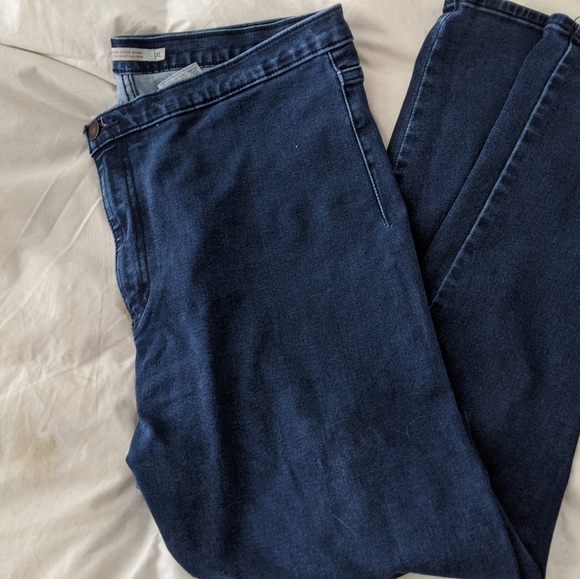2/$60 Levi's runaround super skinny jeggings - Picture 2 of 8